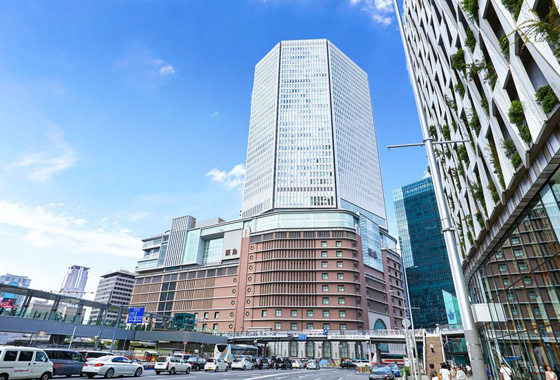 高層オフィスビル外観写真